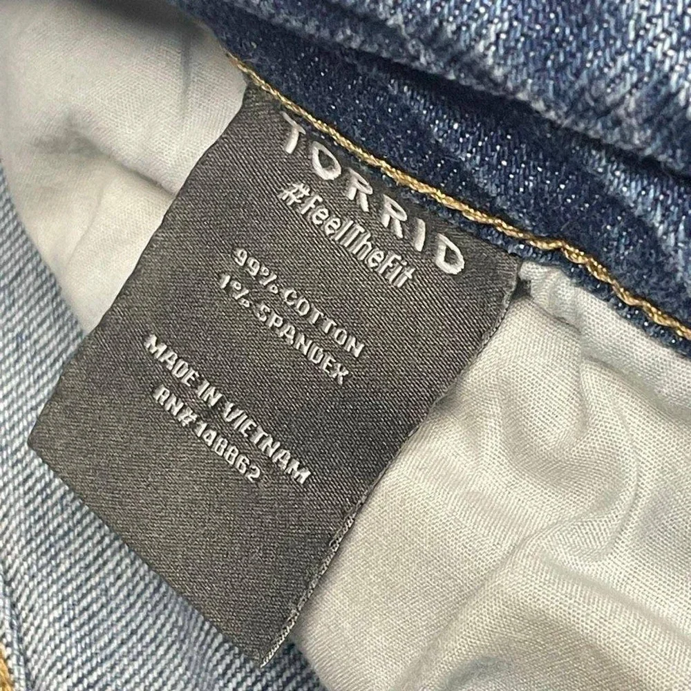 Torrid Medium Wash Destruction Classic Denim Baggy Jorts